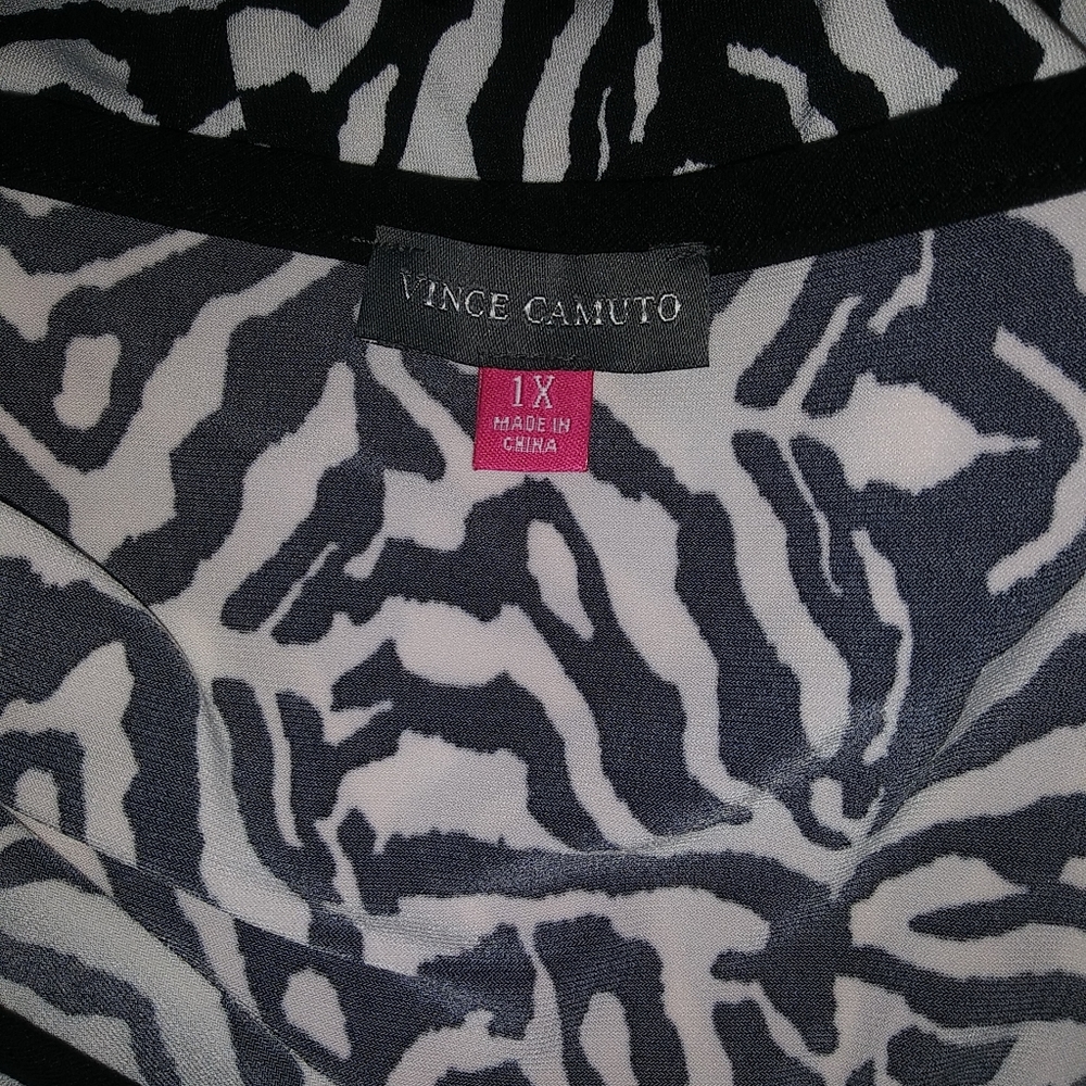 ❤️6 items for $30 sale!!❤️ Vince Camuto Animal Print Blouse - Picture 4 of 5